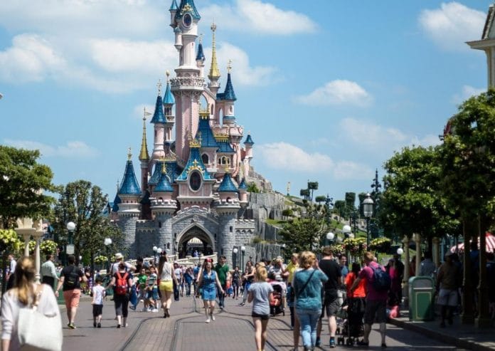 Disneyland Paris rouvre ses portes avec une restriction du nombre de visiteurs